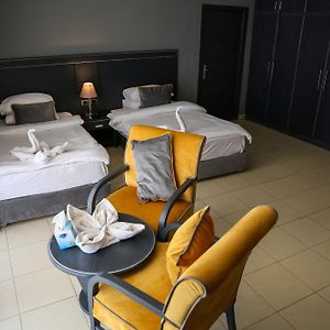 Habitación Estándar con 2 Camas Individuales